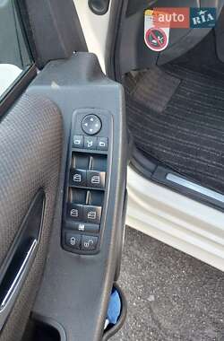 Хэтчбек Mercedes-Benz B-Class 2010 в 
