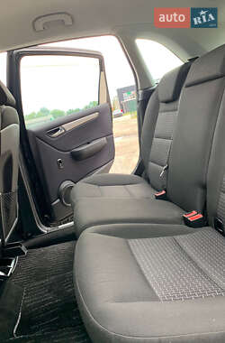 Хэтчбек Mercedes-Benz B-Class 2010 в 