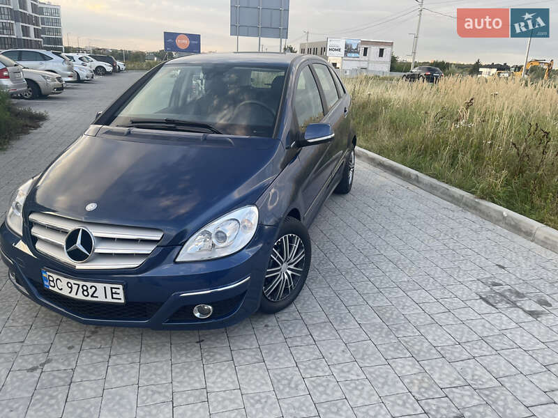 Хэтчбек Mercedes-Benz B-Class 2009 в 