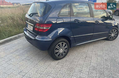Хэтчбек Mercedes-Benz B-Class 2009 в 
