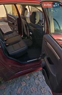 Хэтчбек Mercedes-Benz B-Class 2011 в 