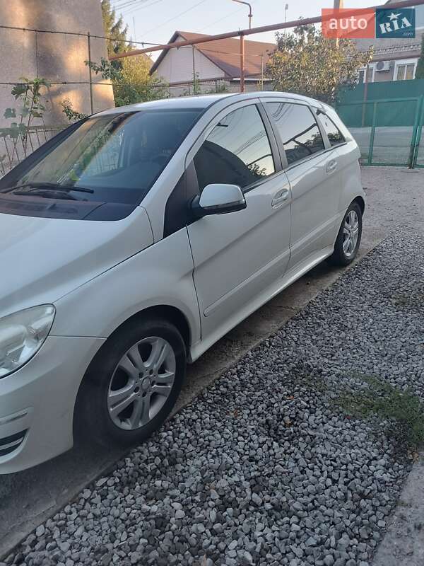 Хэтчбек Mercedes-Benz B-Class 2011 в Днепре фото 6 Хэтчбек Mercedes-Benz B-Class 2011 в Днепре