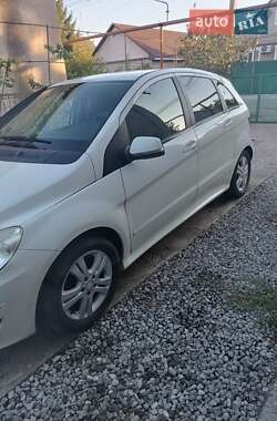 Хэтчбек Mercedes-Benz B-Class 2011 в 