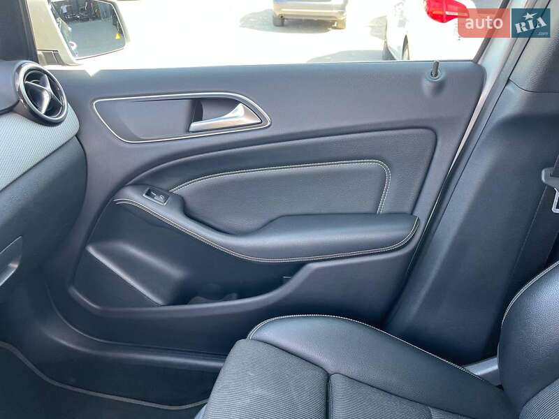 Хэтчбек Mercedes-Benz B-Class 2017 в Львове