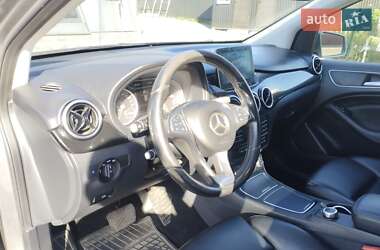 Хэтчбек Mercedes-Benz B-Class 2017 в 