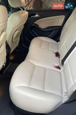 Хэтчбек Mercedes-Benz B-Class 2014 в 