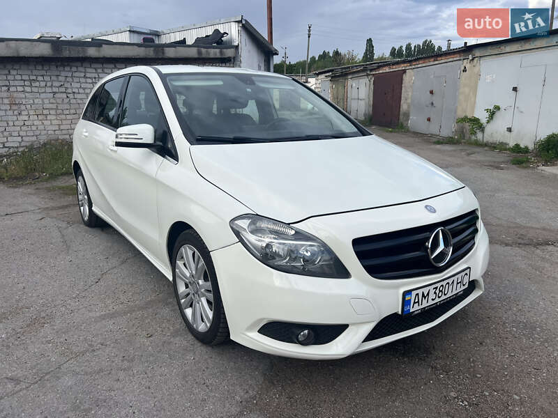 Хэтчбек Mercedes-Benz B-Class 2014 в 