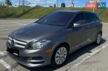 Хэтчбек Mercedes-Benz B-Class 2017 в 