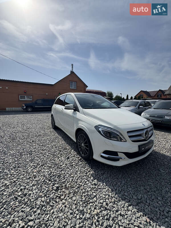 Хэтчбек Mercedes-Benz B-Class 2017 в 