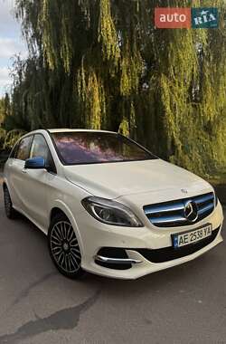 Хэтчбек Mercedes-Benz B-Class 2016 в 