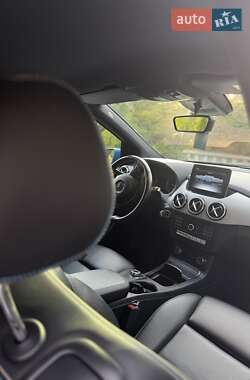 Хэтчбек Mercedes-Benz B-Class 2016 в 
