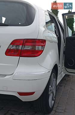 Хэтчбек Mercedes-Benz B-Class 2010 в 