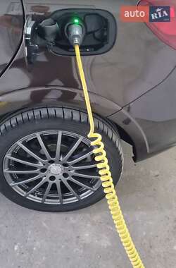 Хэтчбек Mercedes-Benz B-Class 2016 в 