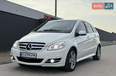 Хэтчбек Mercedes-Benz B-Class 2011 в 