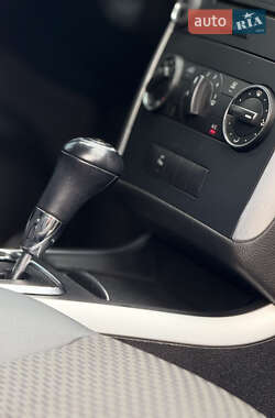 Хэтчбек Mercedes-Benz B-Class 2011 в 
