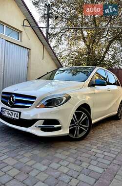 Хэтчбек Mercedes-Benz B-Class 2015 в 