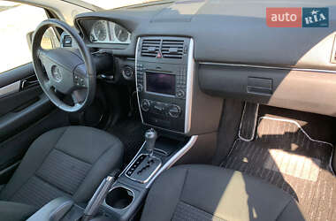 Хэтчбек Mercedes-Benz B-Class 2010 в 