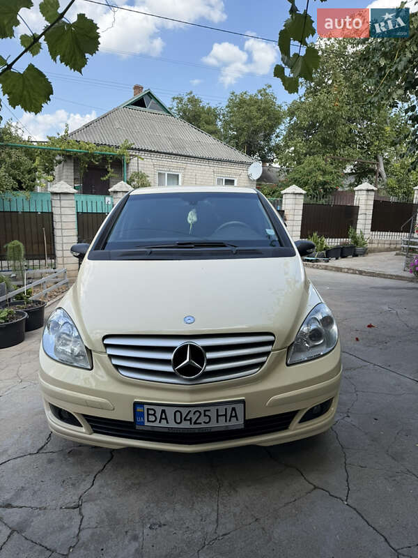 Хэтчбек Mercedes-Benz B-Class 2008 в 
