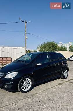 Хэтчбек Mercedes-Benz B-Class 2010 в 