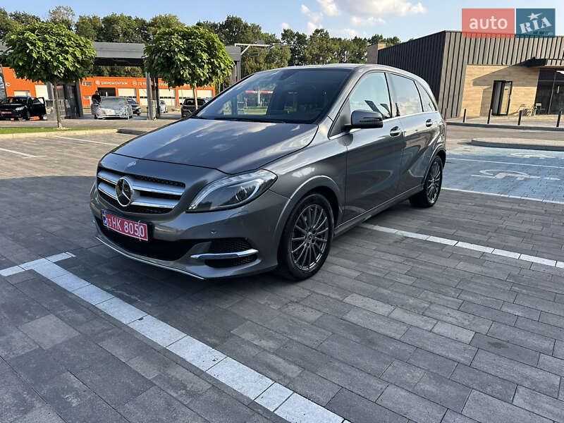 Хэтчбек Mercedes-Benz B-Class 2016 в 