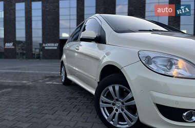 Хэтчбек Mercedes-Benz B-Class 2011 в 