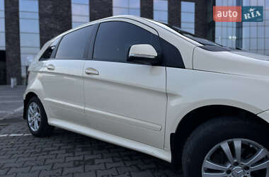 Хэтчбек Mercedes-Benz B-Class 2011 в 