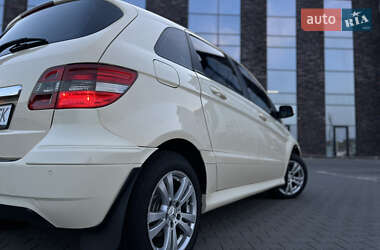 Хэтчбек Mercedes-Benz B-Class 2011 в 