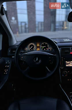 Хэтчбек Mercedes-Benz B-Class 2011 в 