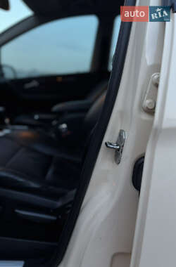 Хэтчбек Mercedes-Benz B-Class 2011 в 