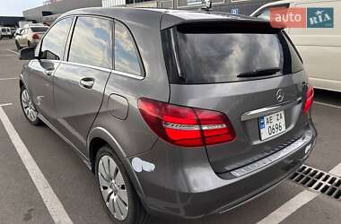 Хэтчбек Mercedes-Benz B-Class 2015 в 