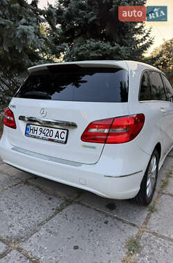 Хэтчбек Mercedes-Benz B-Class 2013 в 