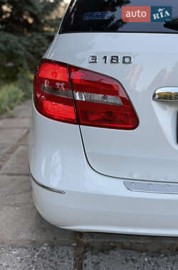 Хэтчбек Mercedes-Benz B-Class 2013 в 