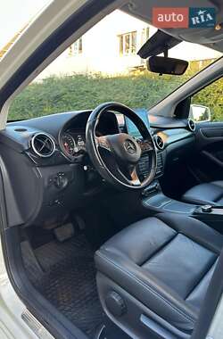 Хэтчбек Mercedes-Benz B-Class 2017 в 