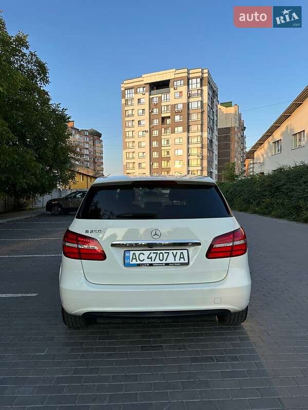 Хэтчбек Mercedes-Benz B-Class 2017 в Луцке