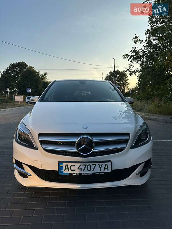 Хэтчбек Mercedes-Benz B-Class 2017 в 