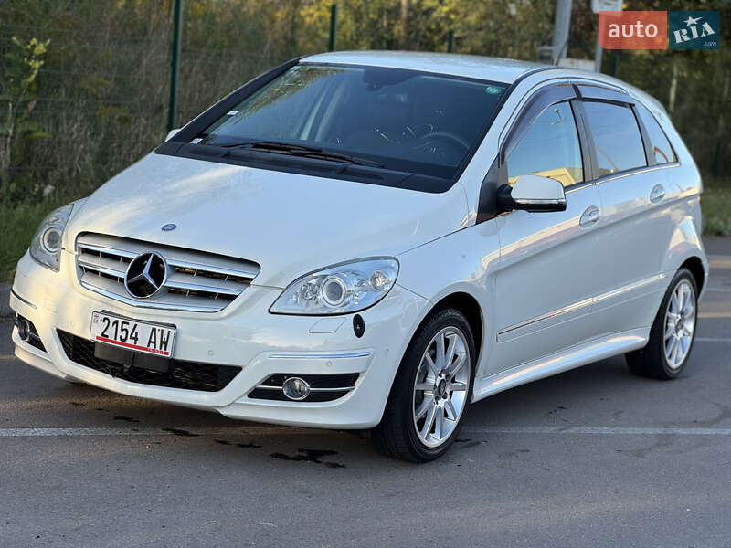 Хэтчбек Mercedes-Benz B-Class 2010 в 