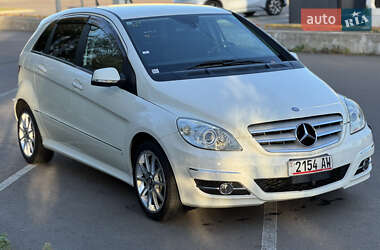 Хэтчбек Mercedes-Benz B-Class 2010 в 