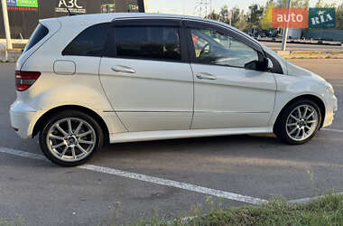 Хэтчбек Mercedes-Benz B-Class 2010 в 