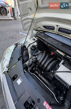 Хэтчбек Mercedes-Benz B-Class 2010 в 