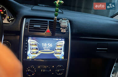 Хэтчбек Mercedes-Benz B-Class 2011 в 
