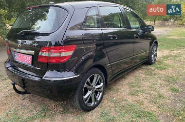 Хэтчбек Mercedes-Benz B-Class 2009 в 