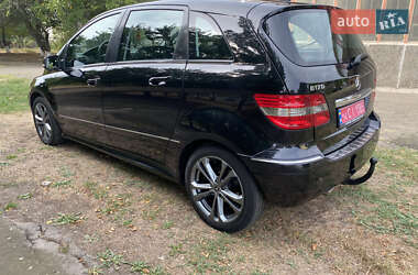 Хэтчбек Mercedes-Benz B-Class 2009 в 