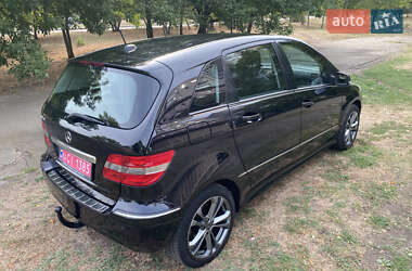 Хэтчбек Mercedes-Benz B-Class 2009 в 