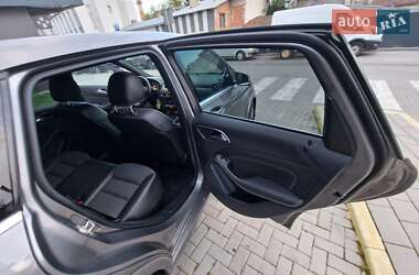 Хэтчбек Mercedes-Benz B-Class 2015 в 