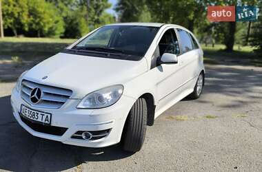 Хэтчбек Mercedes-Benz B-Class 2010 в 