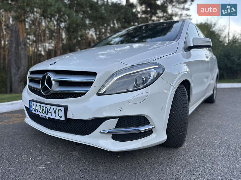 Хетчбек Mercedes-Benz B-Class 2015 в 