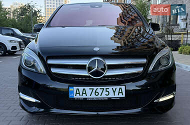 Хэтчбек Mercedes-Benz B-Class 2015 в 