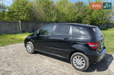 Хэтчбек Mercedes-Benz B-Class 2009 в 