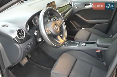 Хэтчбек Mercedes-Benz B-Class 2017 в 