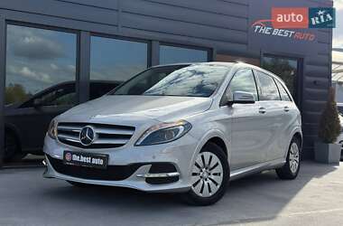 Хэтчбек Mercedes-Benz B-Class 2017 в 